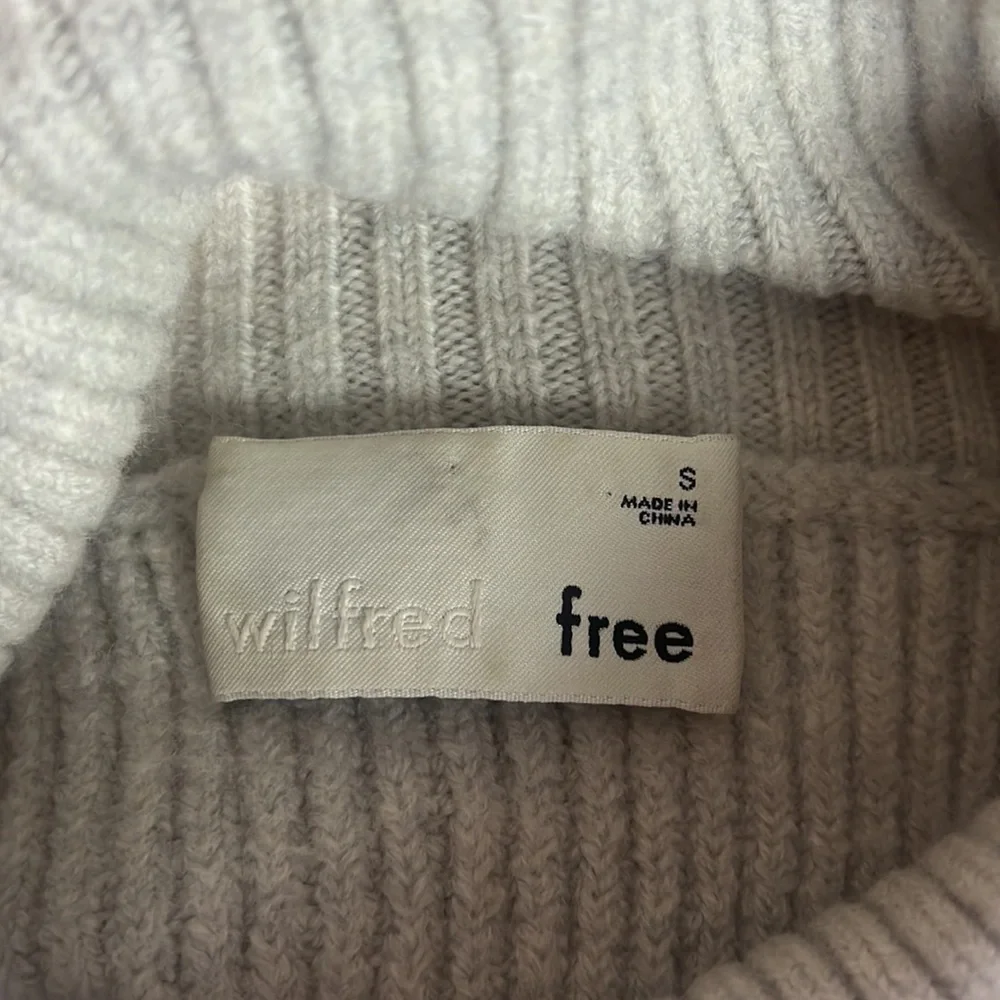 Aritzia Wilfred Free Cream Turtleneck 100% Merino Wool Crop Sweater Size S - Picture 10 of 17